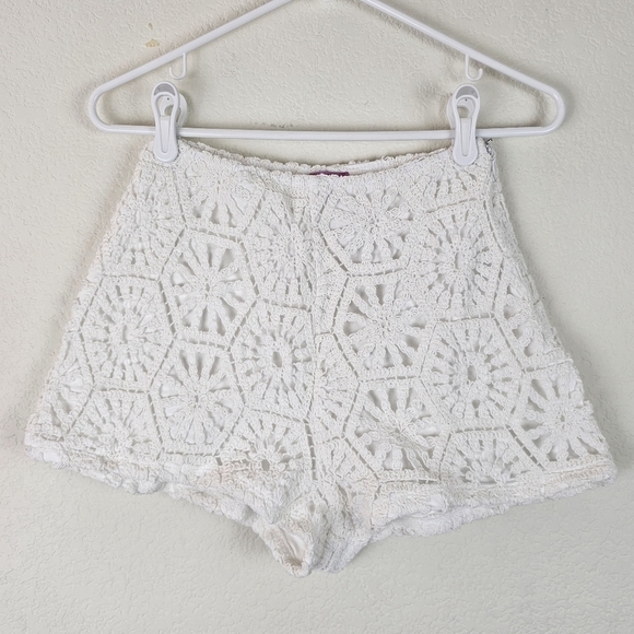 Francesca’s Nora White Crochet High Waist Shorts Size Xtra Small - Picture 3 of 12